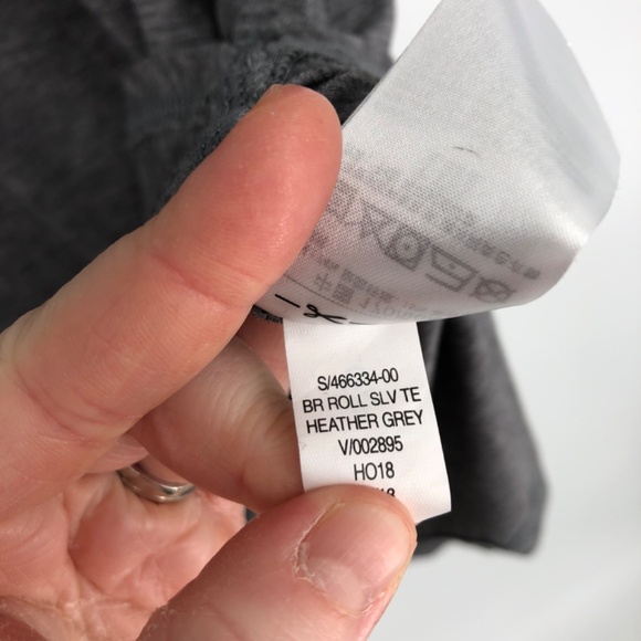 GapFit Breathe Womens Tee Size Medium Heather Gray Roll Sleeve Side Slit Workout - Picture 9 of 14